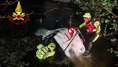 incidente stradale porcia|Coppia in auto finisce nel lago, morto un giovane